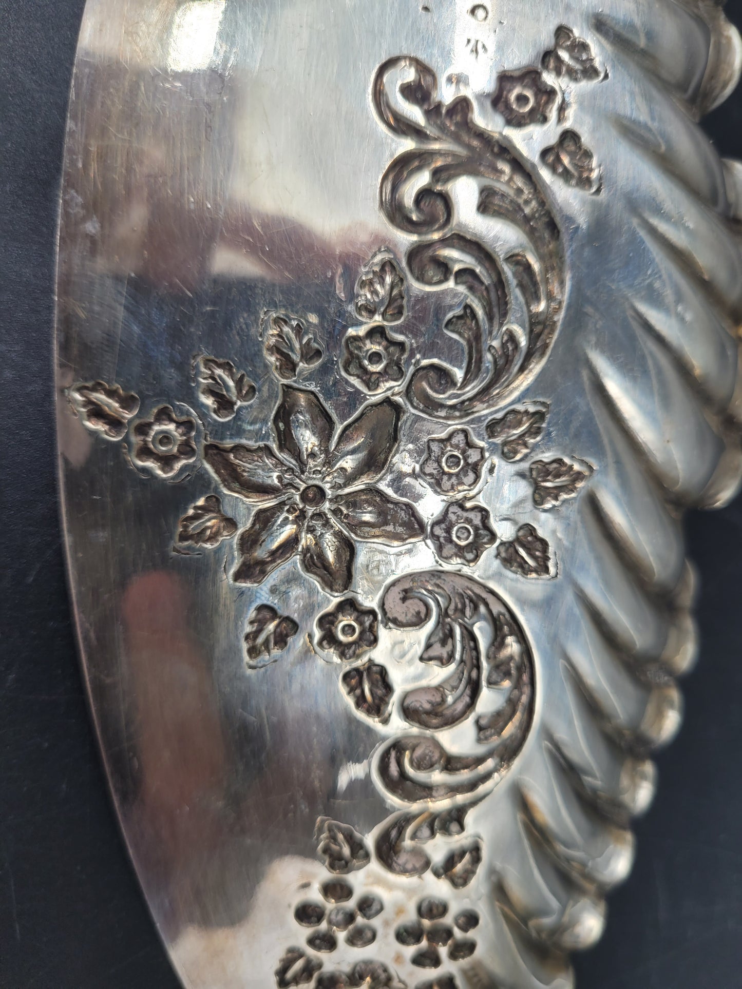 Antiker 925er Sterling Silber Tortenheber mit Blumenrelief aus England