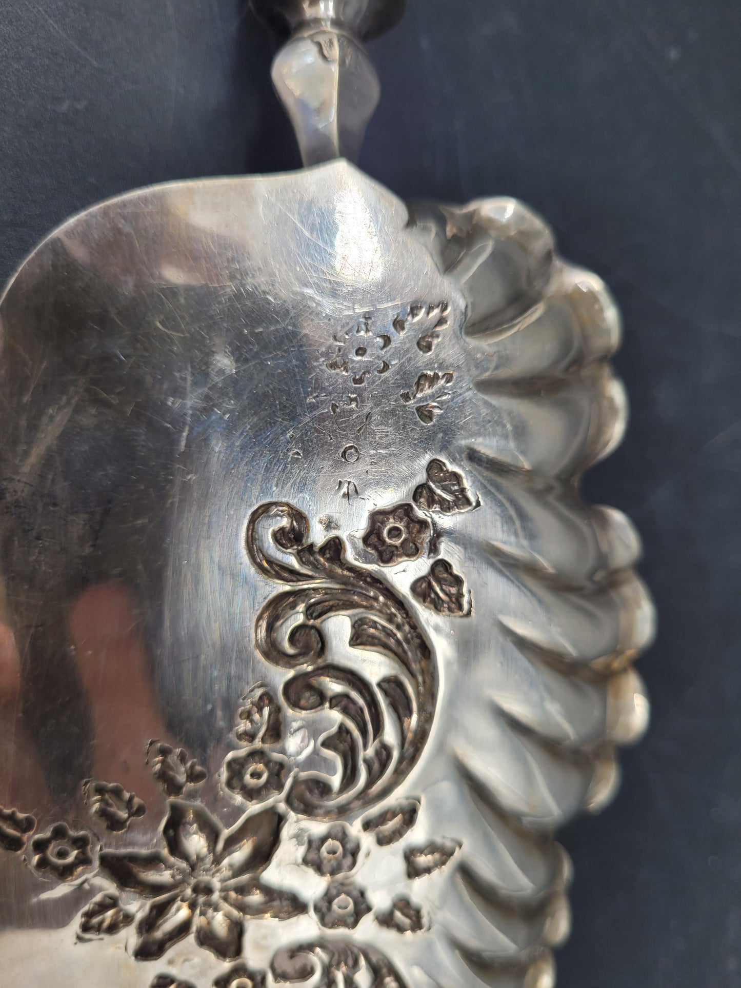 Antiker 925er Sterling Silber Tortenheber mit Blumenrelief aus England