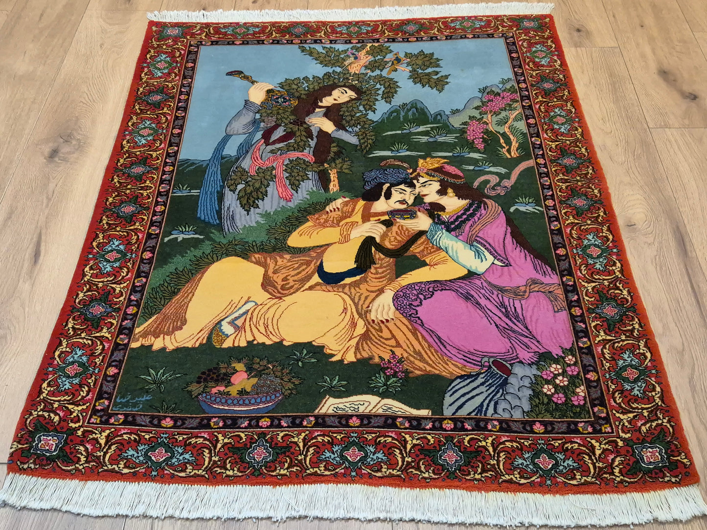 Täbriz Teppich Korkwolle figürliche Szene signiert 127×104 cm