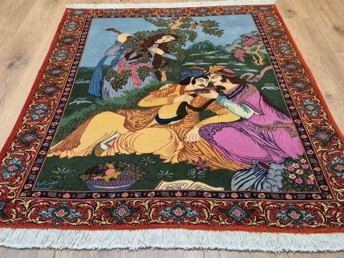 Täbriz Teppich Korkwolle figürliche Szene signiert 127×104 cm