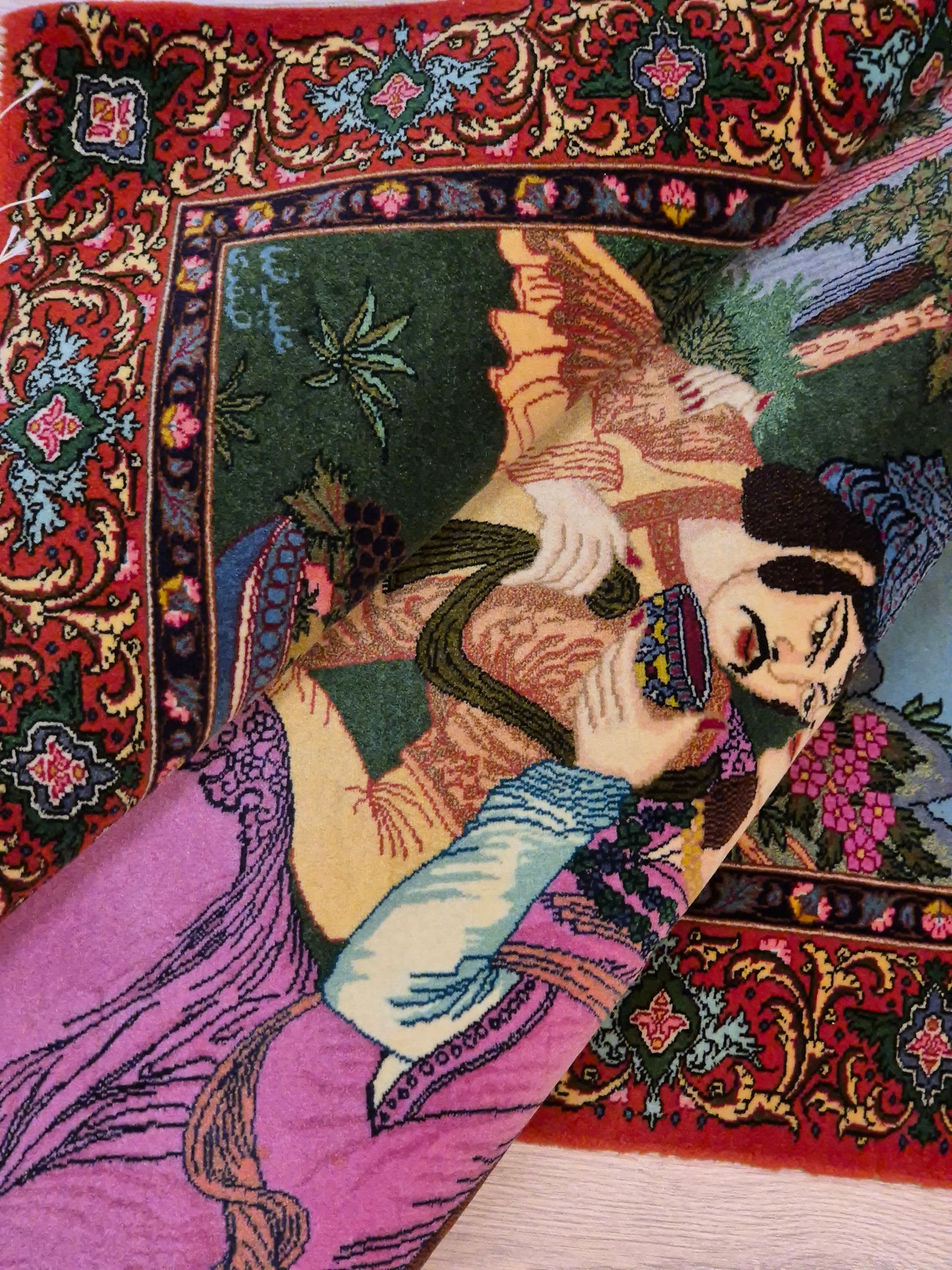 Täbriz Teppich Korkwolle figürliche Szene signiert 127×104 cm