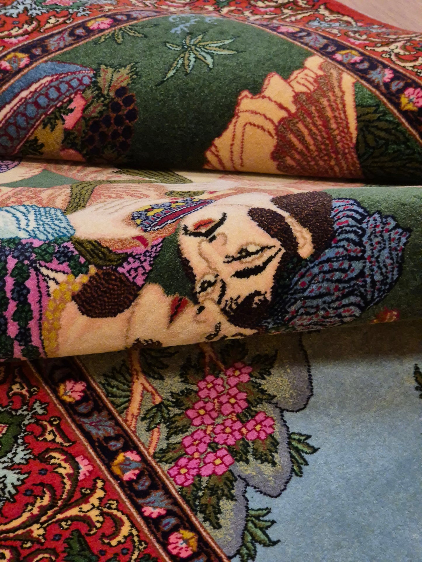 Täbriz Teppich Korkwolle figürliche Szene signiert 127×104 cm