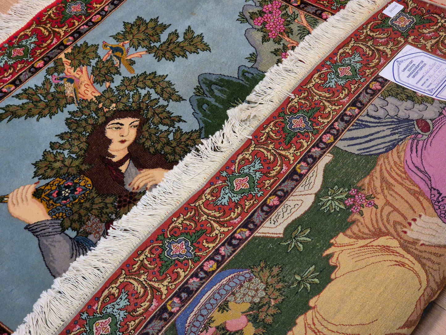 Täbriz Teppich Korkwolle figürliche Szene signiert 127×104 cm