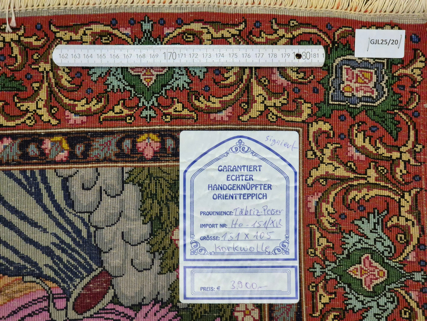 Täbriz Teppich Korkwolle figürliche Szene signiert 127×104 cm