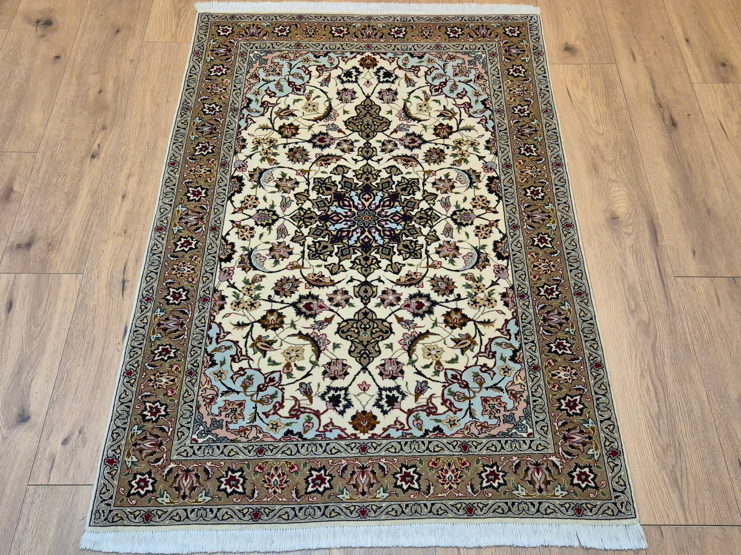 Täbriz Teppich Korkwolle und Seide florales Medaillon