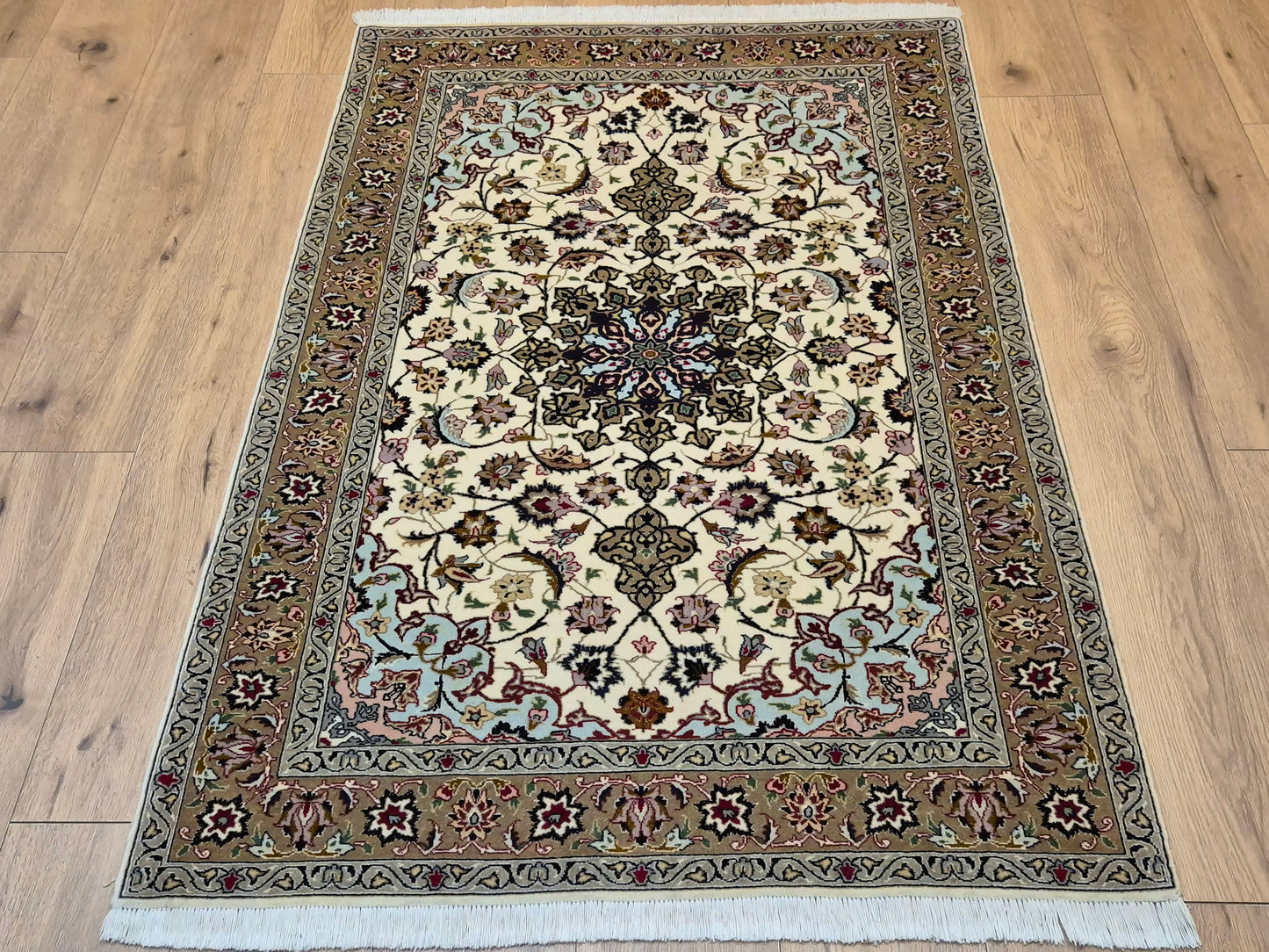 Täbriz Teppich Korkwolle und Seide florales Medaillon