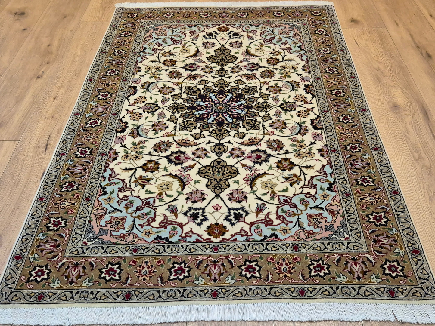 Täbriz Teppich Korkwolle und Seide florales Medaillon