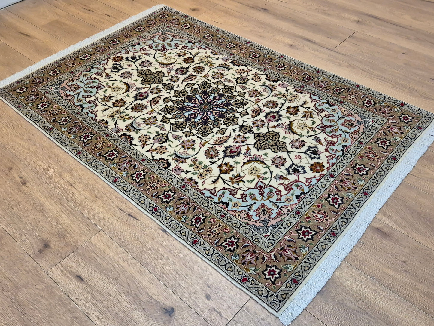 Täbriz Teppich Korkwolle und Seide florales Medaillon