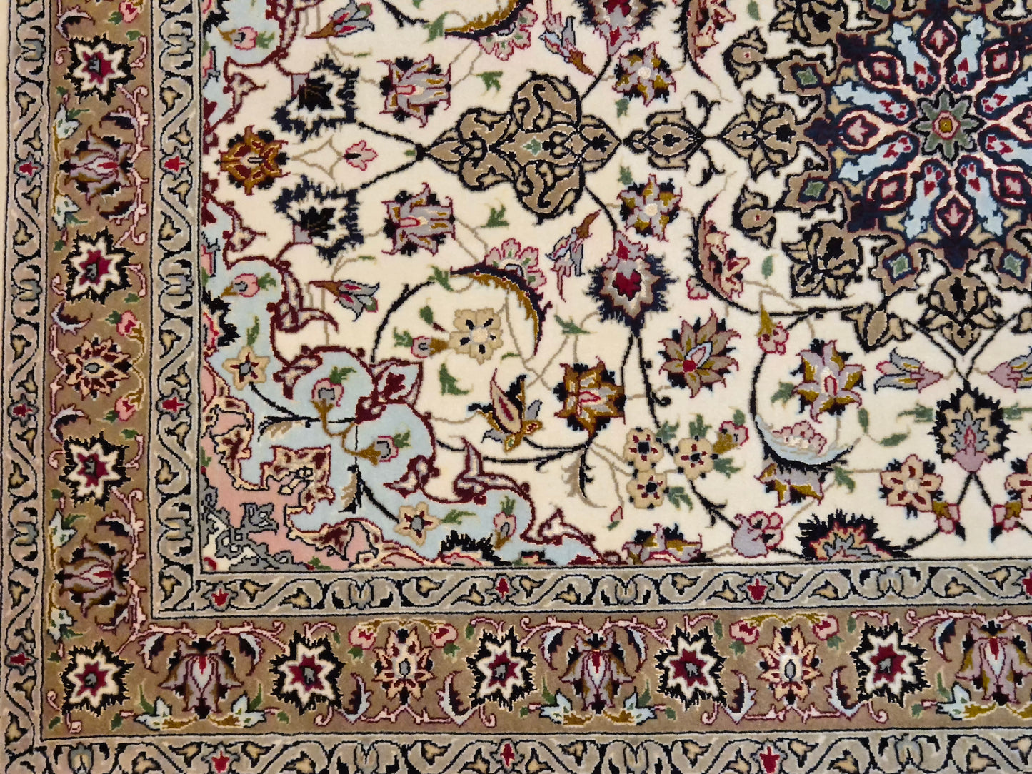 Täbriz Teppich Korkwolle und Seide florales Medaillon