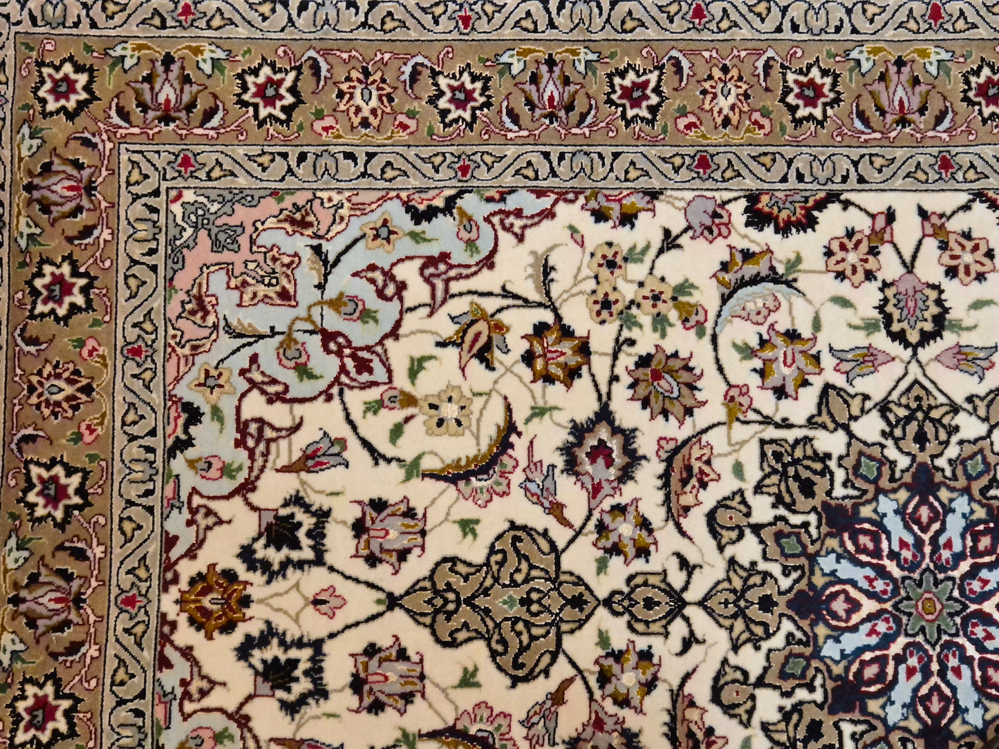 Täbriz Teppich Korkwolle und Seide florales Medaillon