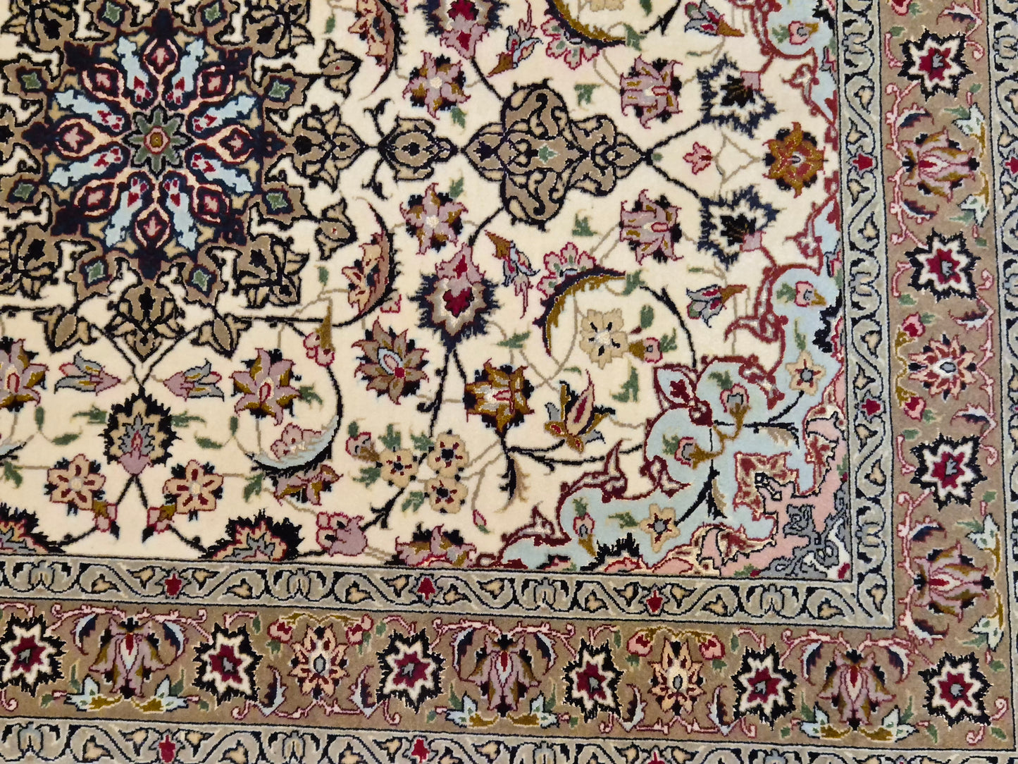 Täbriz Teppich Korkwolle und Seide florales Medaillon