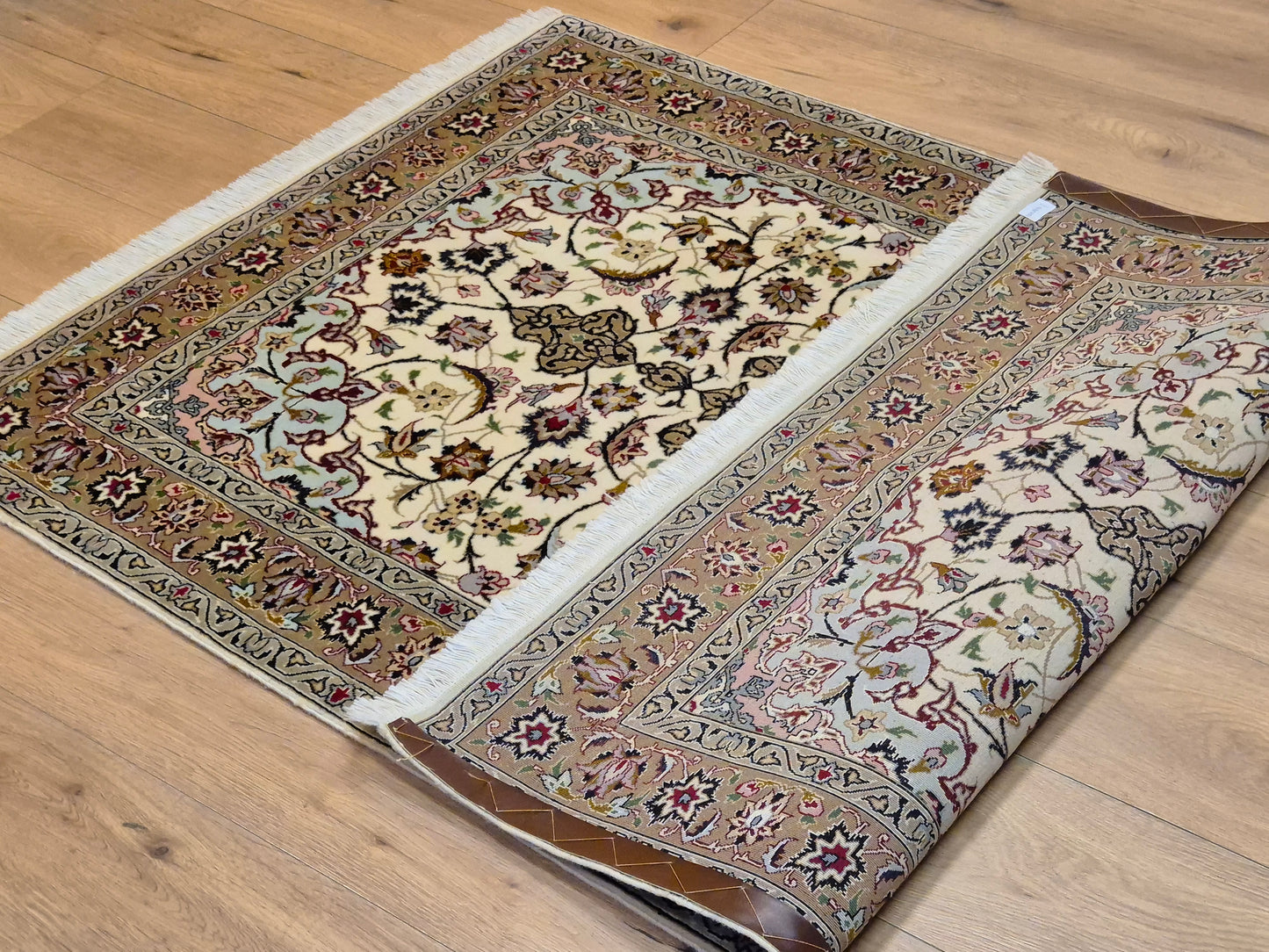 Täbriz Teppich Korkwolle und Seide florales Medaillon