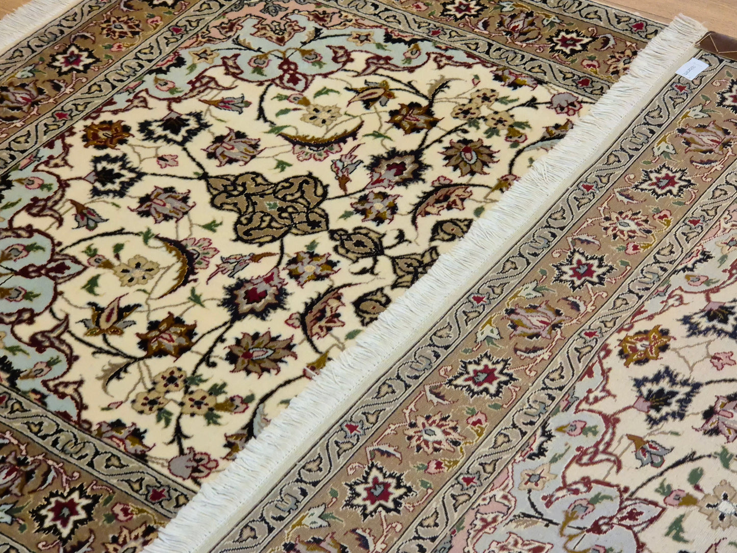 Täbriz Teppich Korkwolle und Seide florales Medaillon