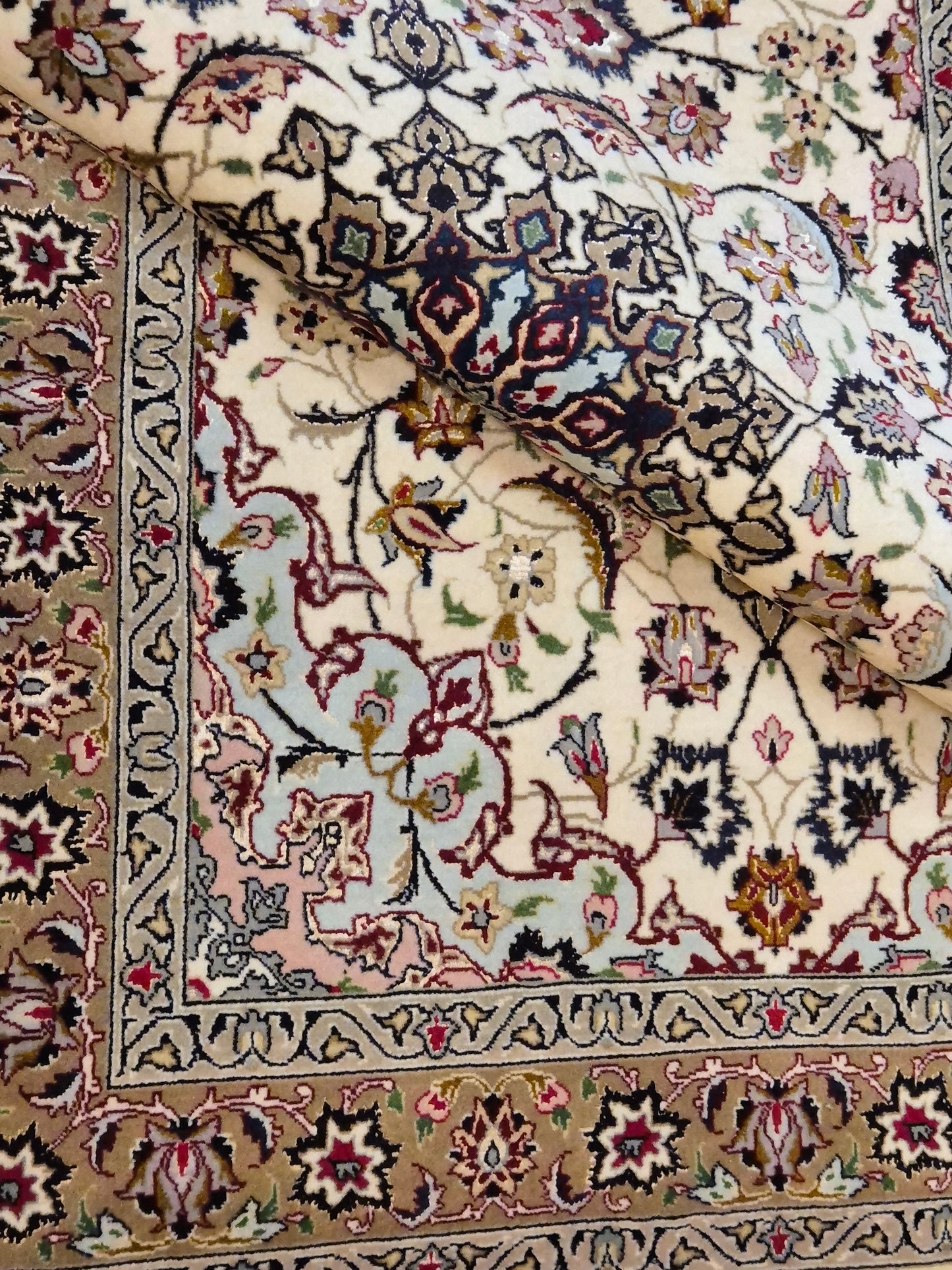 Täbriz Teppich Korkwolle und Seide florales Medaillon