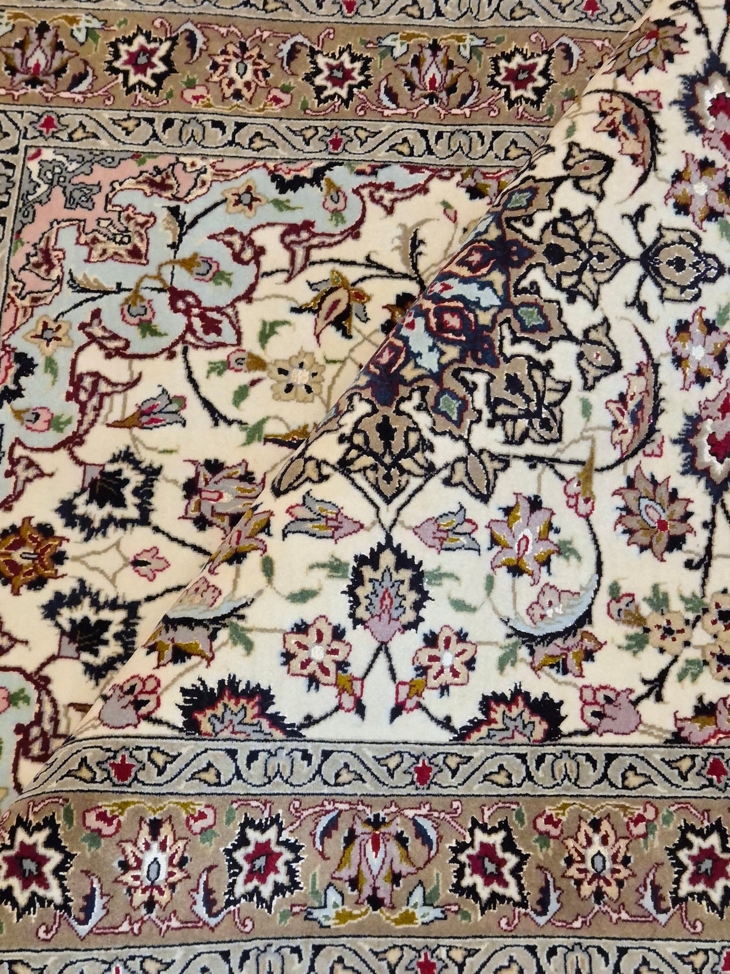 Täbriz Teppich Korkwolle und Seide florales Medaillon