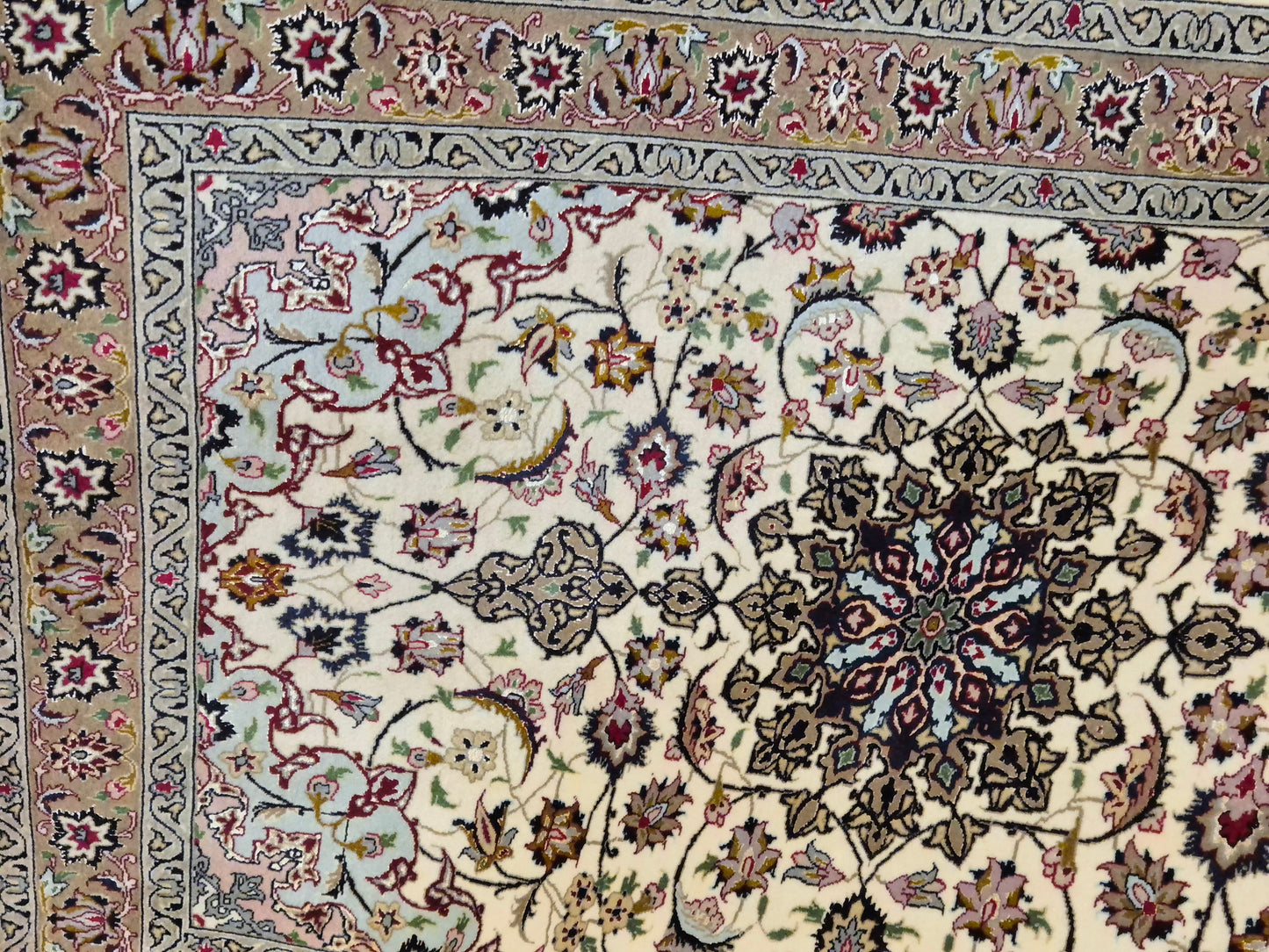 Täbriz Teppich Korkwolle und Seide florales Medaillon