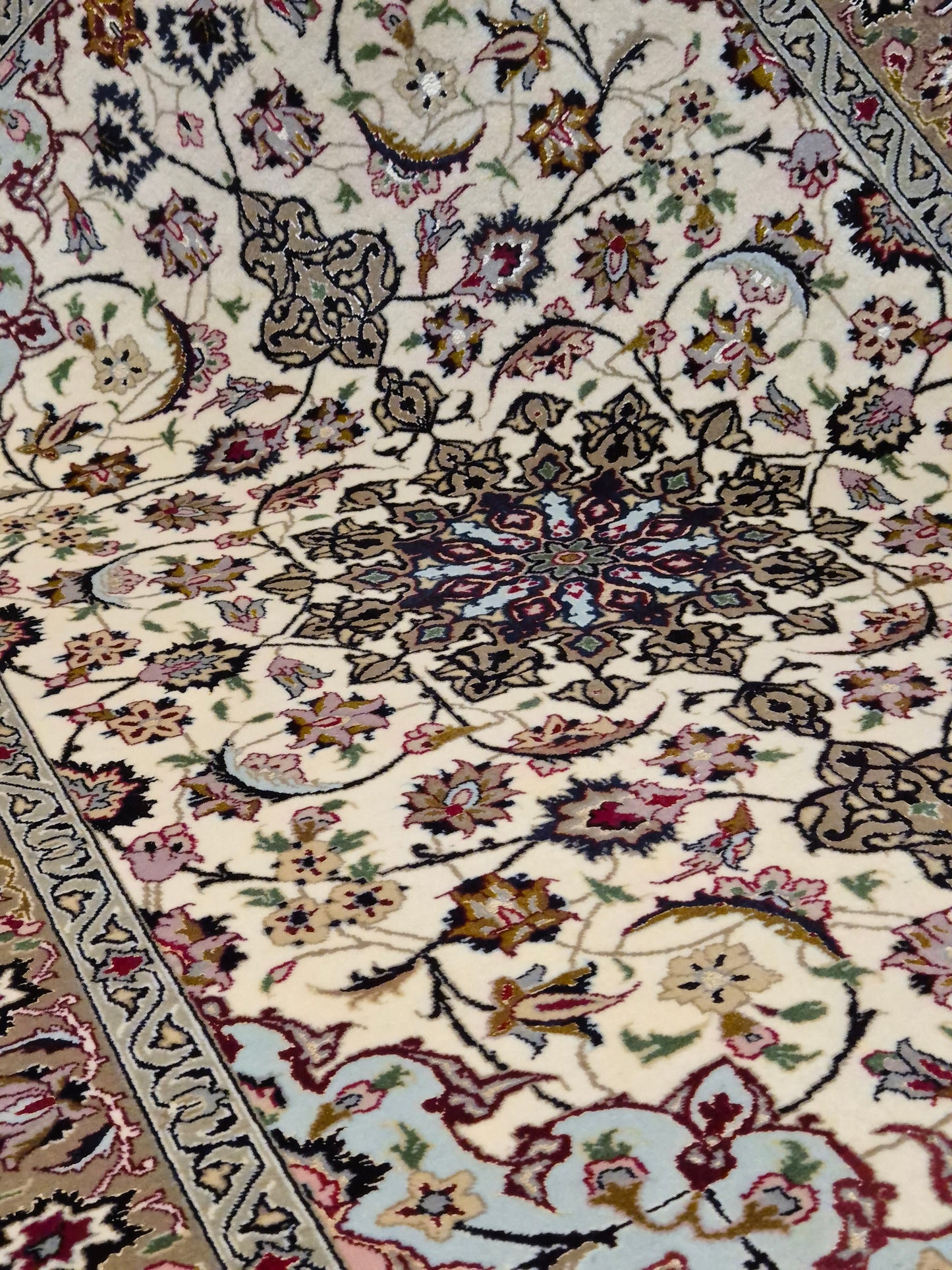 Täbriz Teppich Korkwolle und Seide florales Medaillon