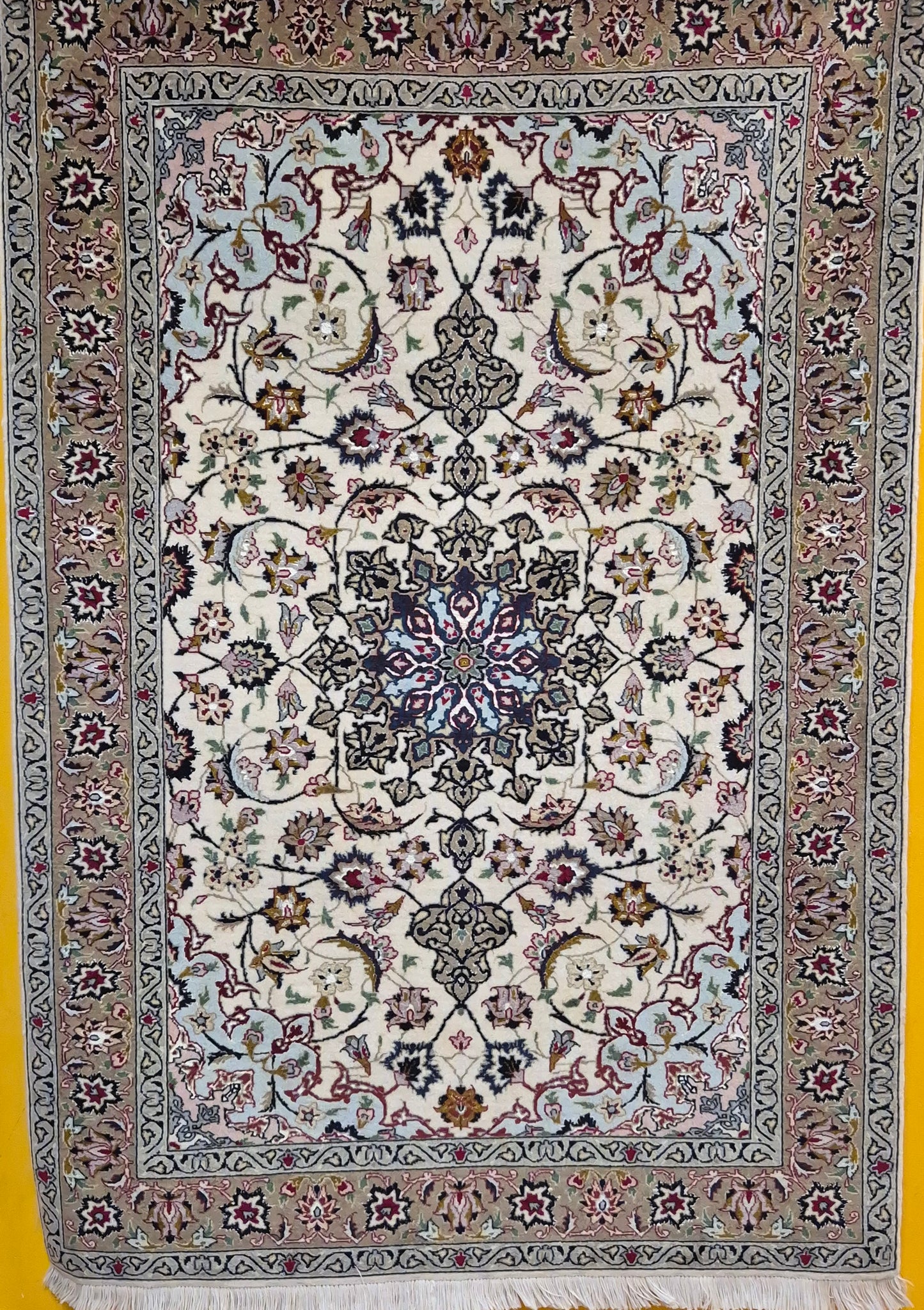 Täbriz Teppich Korkwolle und Seide florales Medaillon