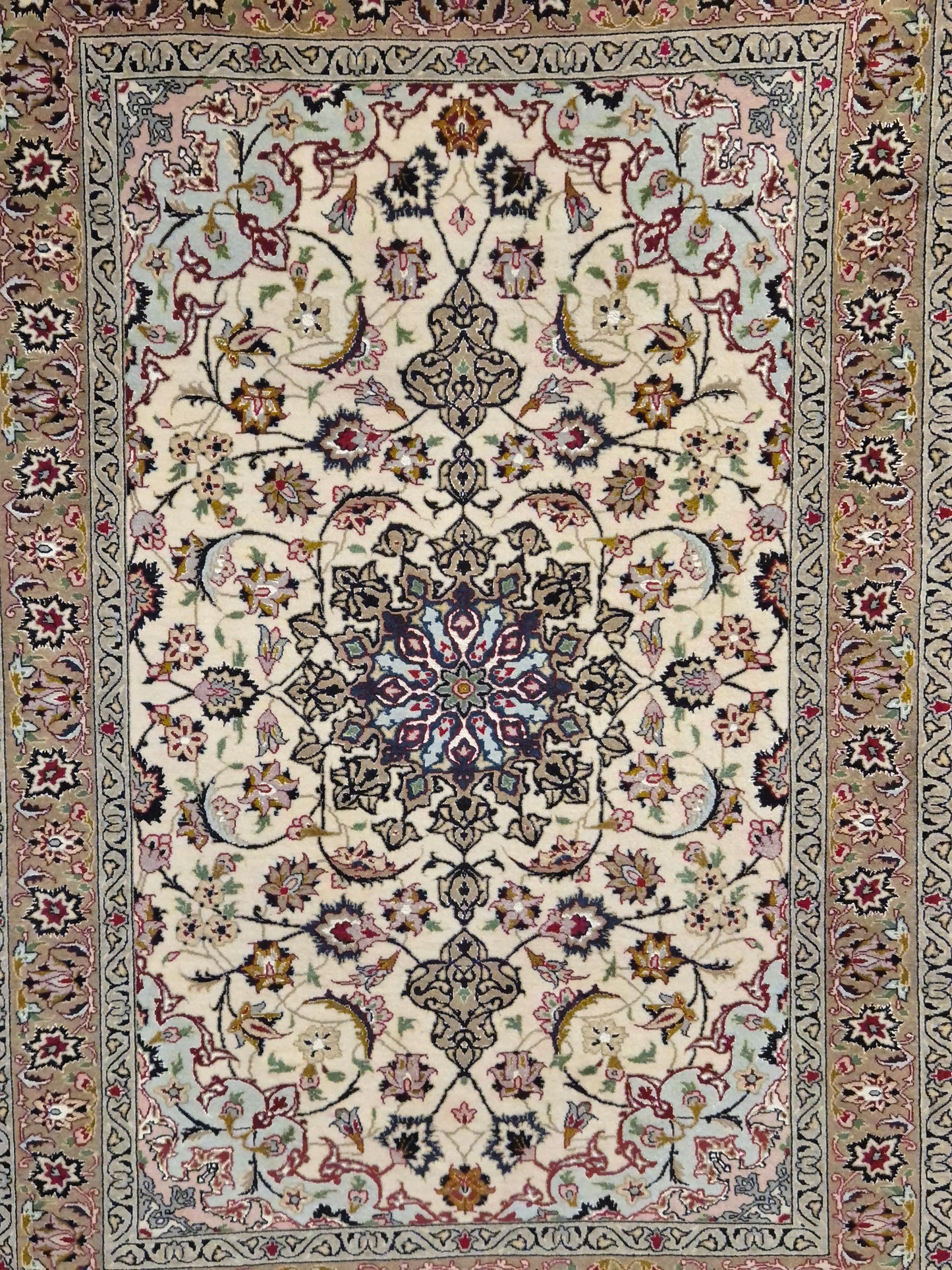 Täbriz Teppich Korkwolle und Seide florales Medaillon