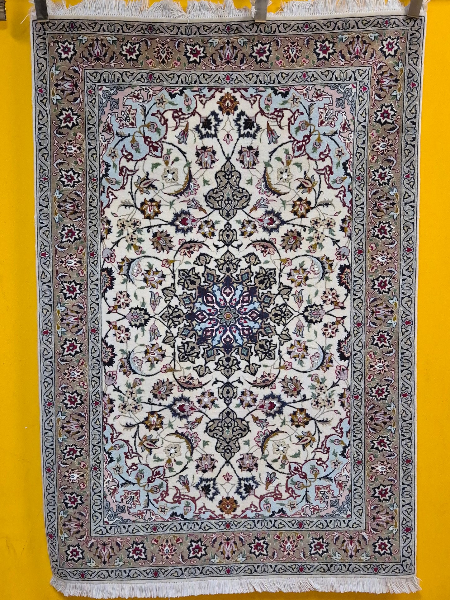 Täbriz Teppich Korkwolle und Seide florales Medaillon