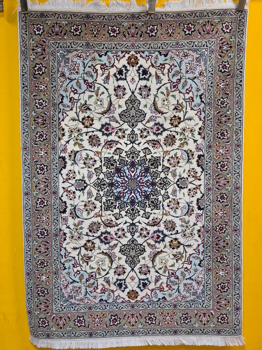 Täbriz Teppich Korkwolle und Seide florales Medaillon