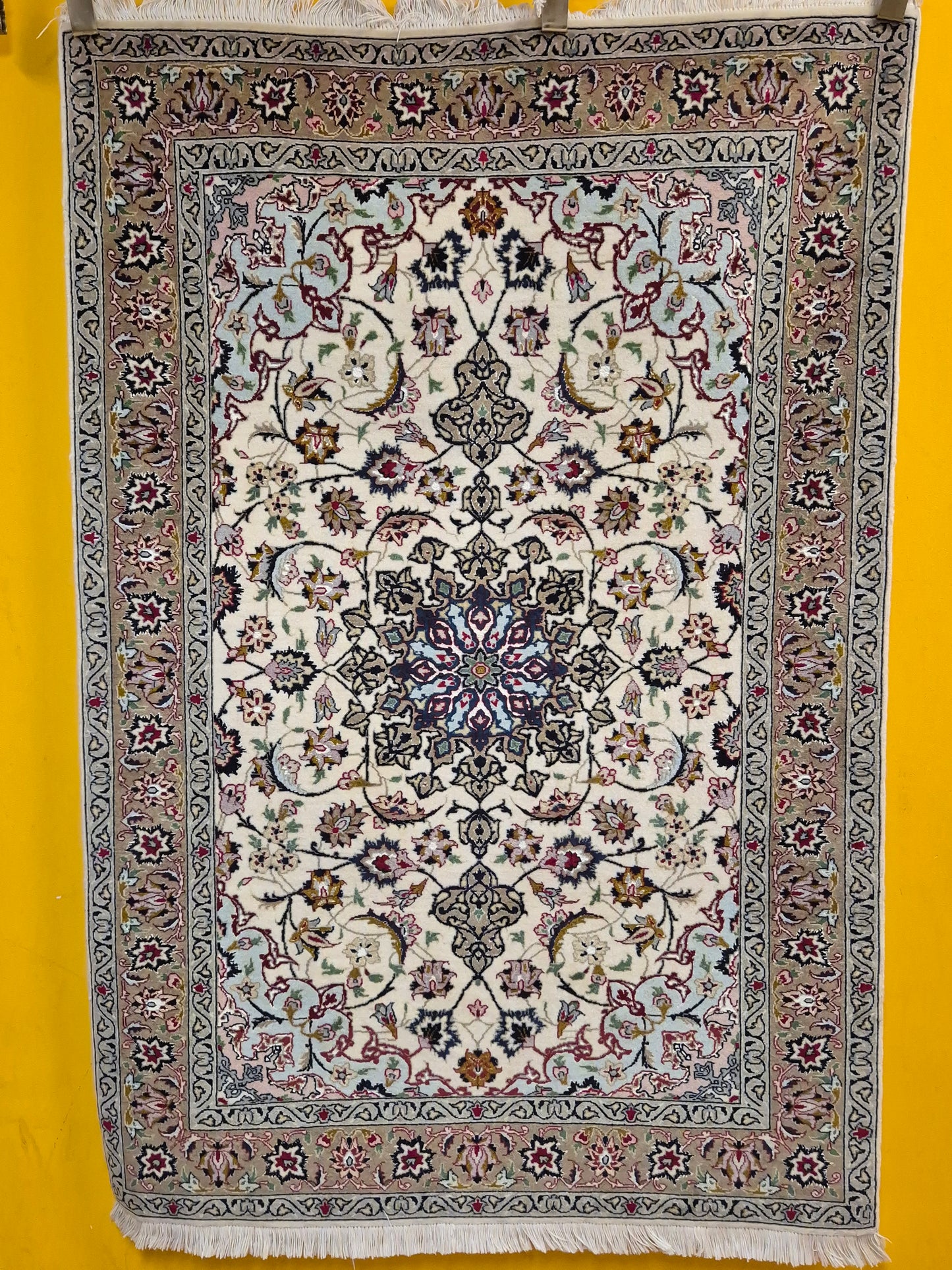 Täbriz Teppich Korkwolle und Seide florales Medaillon