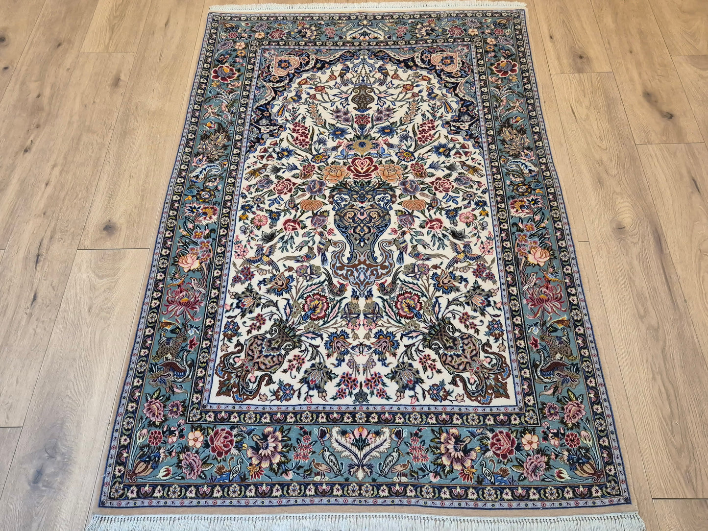 Isfahan Teppich Korkwolle Seide florales Medaillon feine Knüpfung