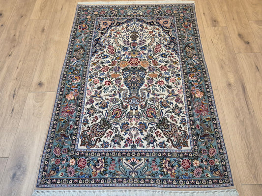 Isfahan Teppich Korkwolle Seide florales Medaillon feine Knüpfung