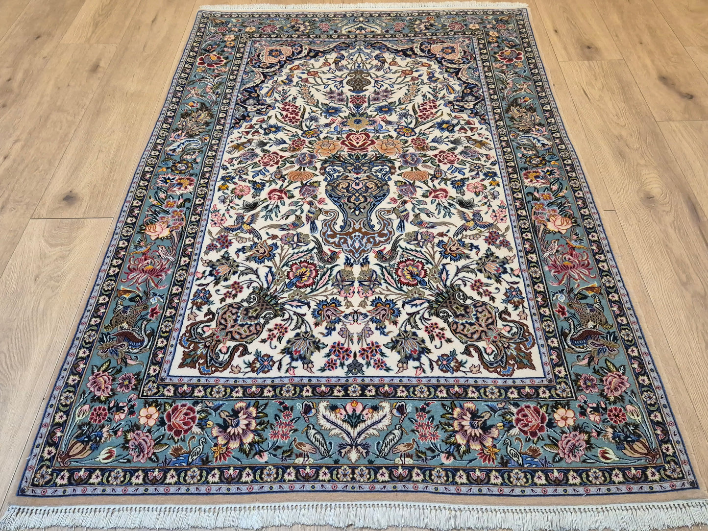 Isfahan Teppich Korkwolle Seide florales Medaillon feine Knüpfung