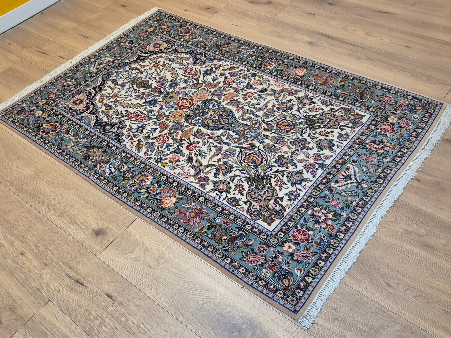 Isfahan Teppich Korkwolle Seide florales Medaillon feine Knüpfung