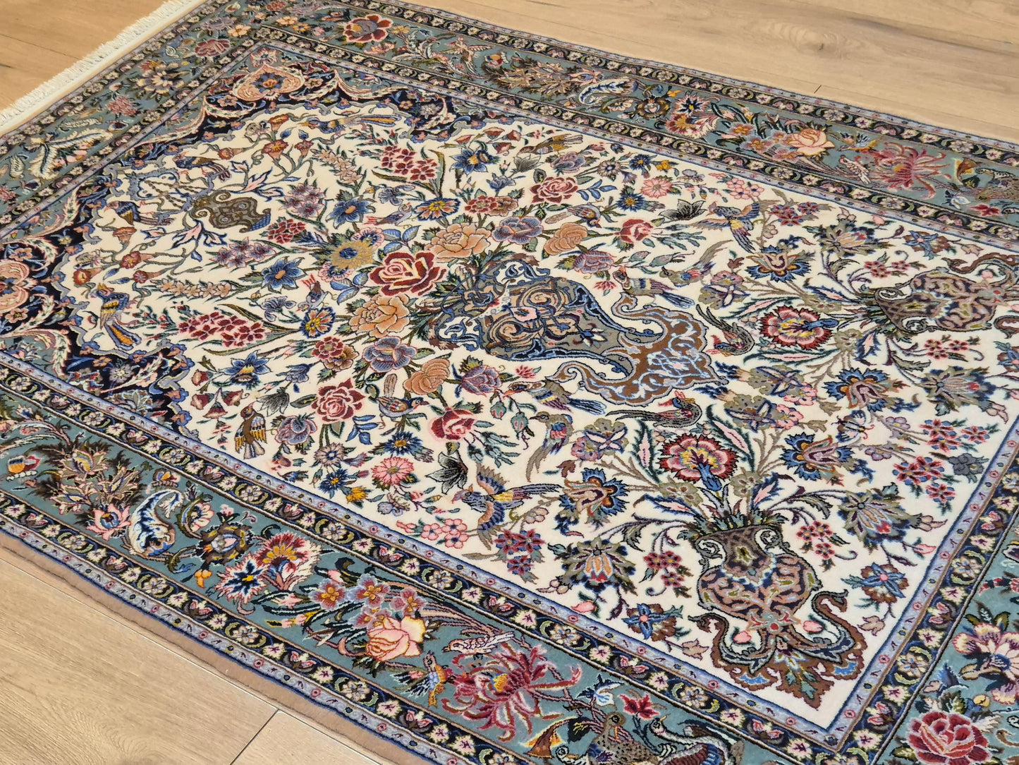 Isfahan Teppich Korkwolle Seide florales Medaillon feine Knüpfung