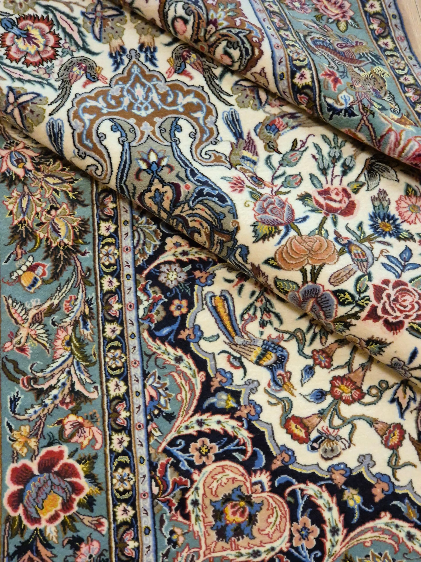 Isfahan Teppich Korkwolle Seide florales Medaillon feine Knüpfung