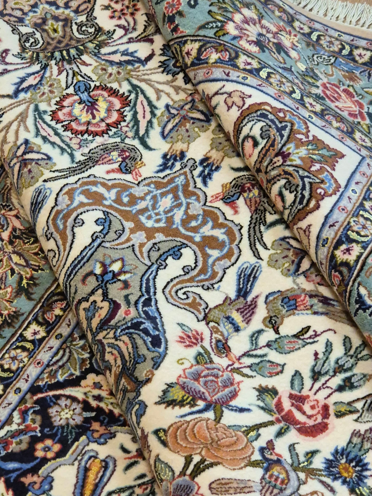 Isfahan Teppich Korkwolle Seide florales Medaillon feine Knüpfung