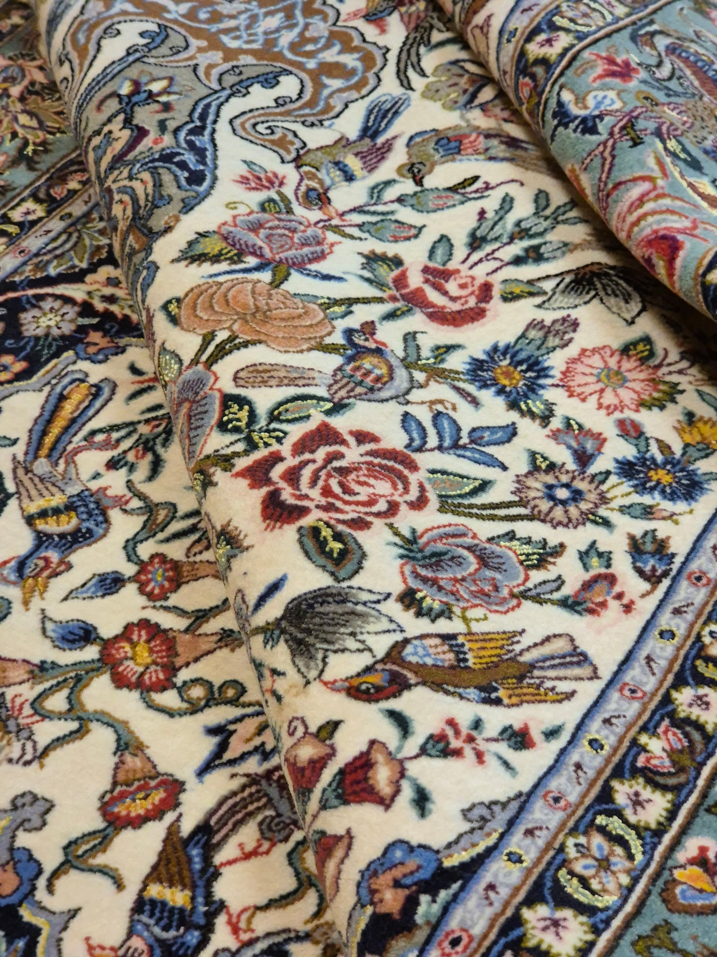 Isfahan Teppich Korkwolle Seide florales Medaillon feine Knüpfung