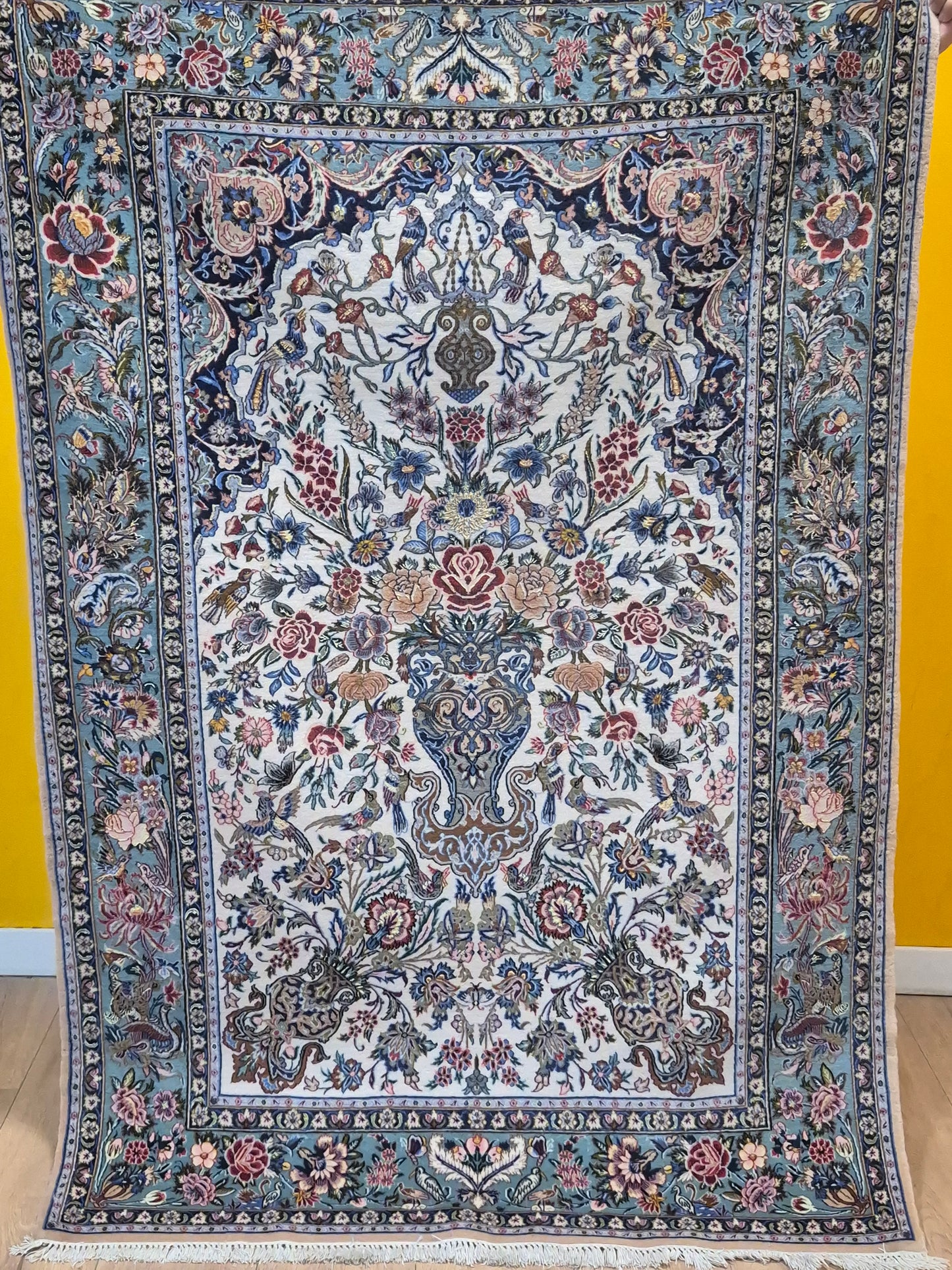 Isfahan Teppich Korkwolle Seide florales Medaillon feine Knüpfung