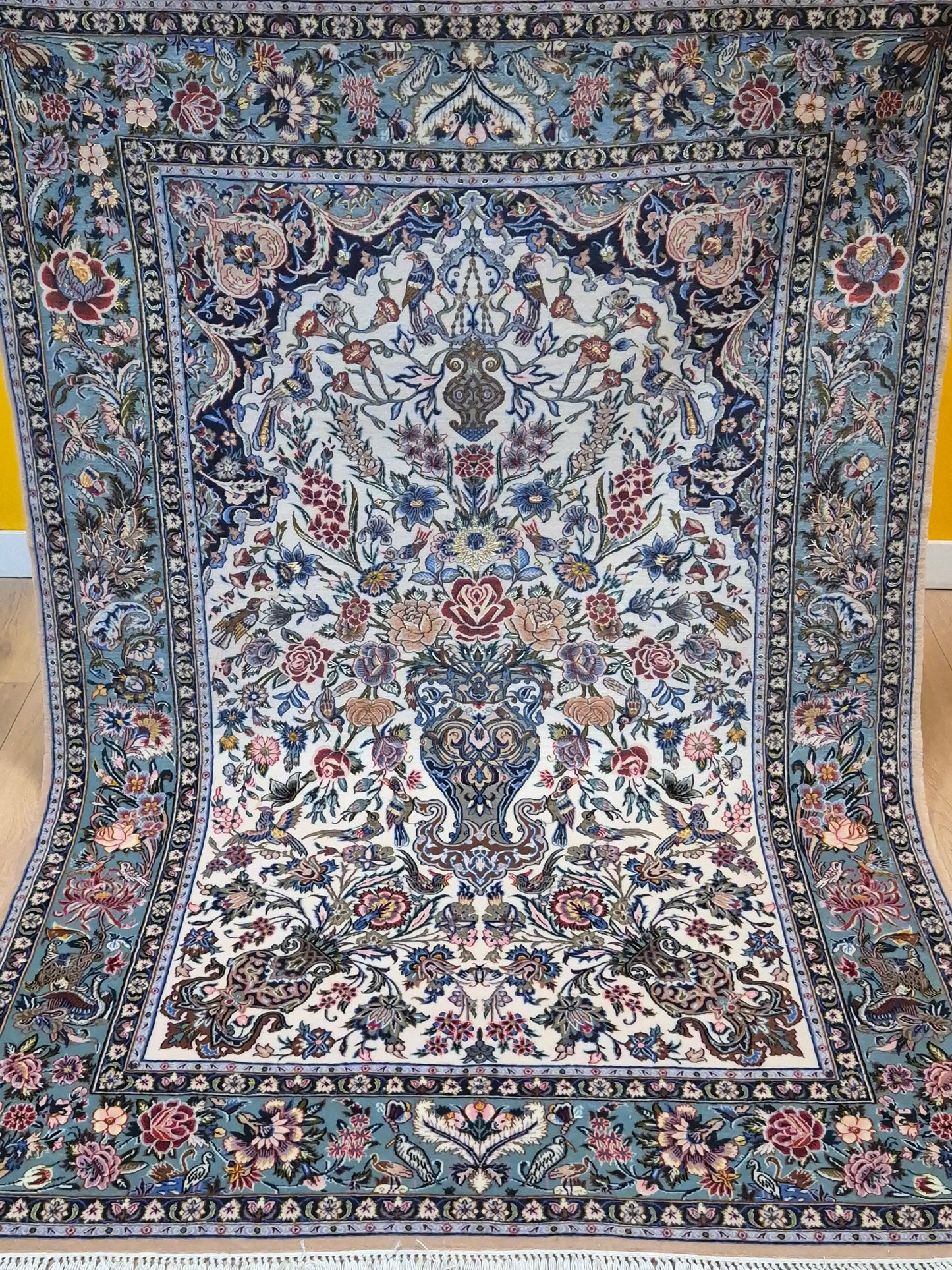 Isfahan Teppich Korkwolle Seide florales Medaillon feine Knüpfung