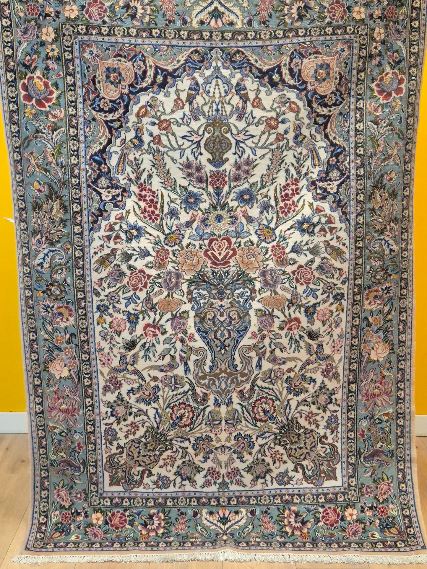 Isfahan Teppich Korkwolle Seide florales Medaillon feine Knüpfung