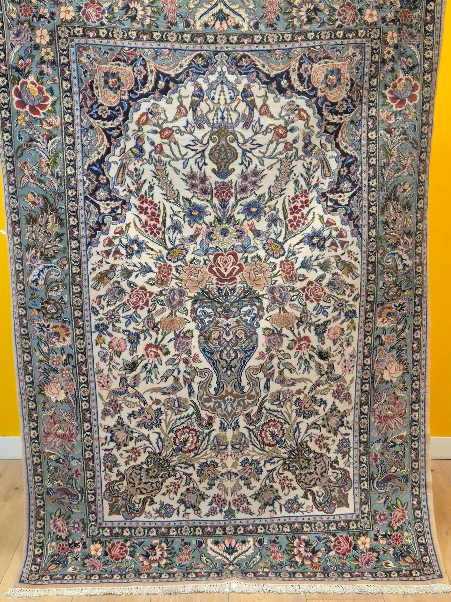 Isfahan Teppich Korkwolle Seide florales Medaillon feine Knüpfung