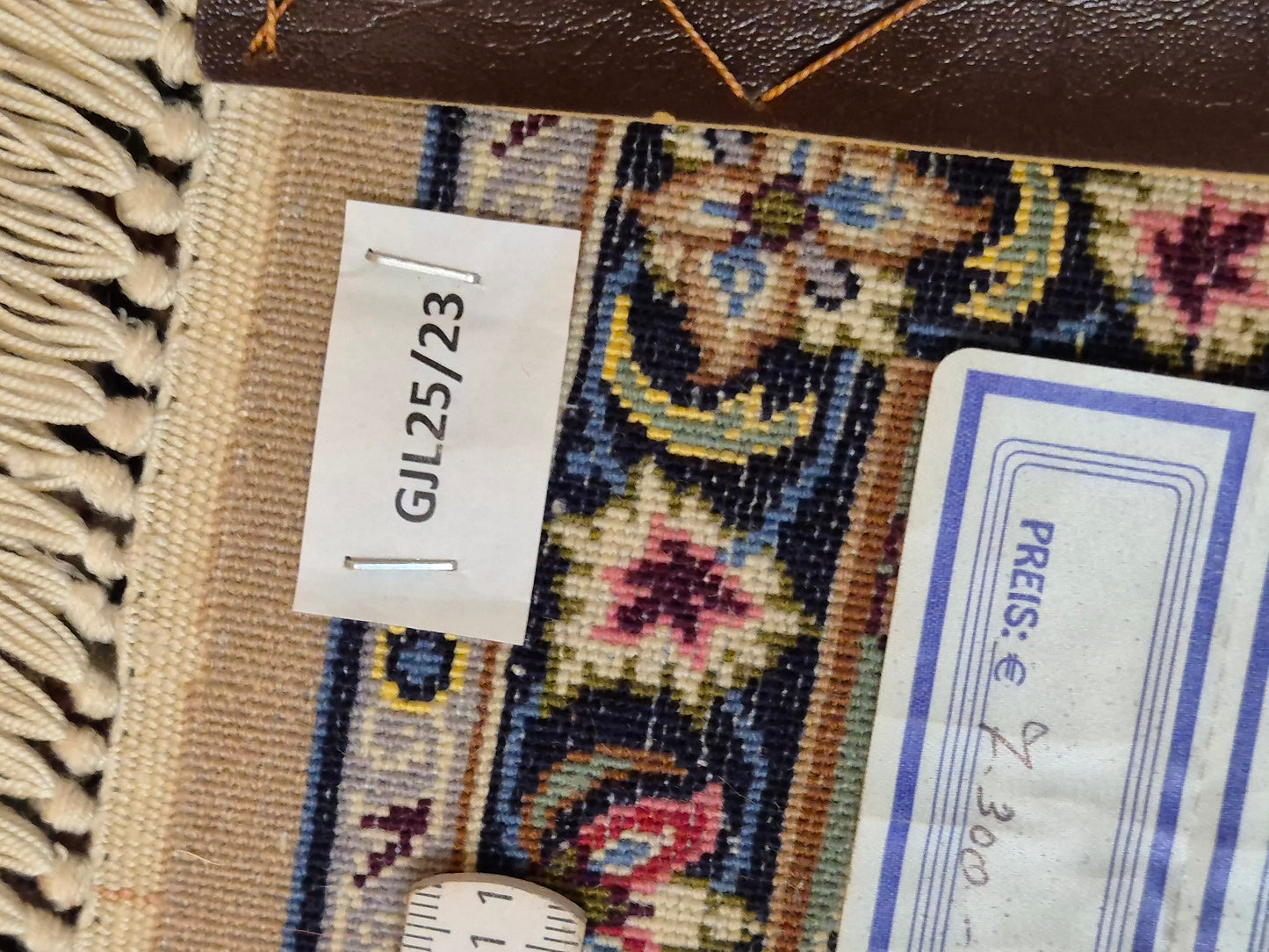 Isfahan Teppich Korkwolle Seide florales Medaillon feine Knüpfung