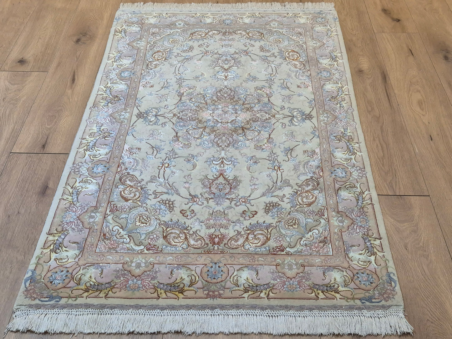 Täbriz Teppich Korkwolle Seide auf Seide feine Pastellfarben