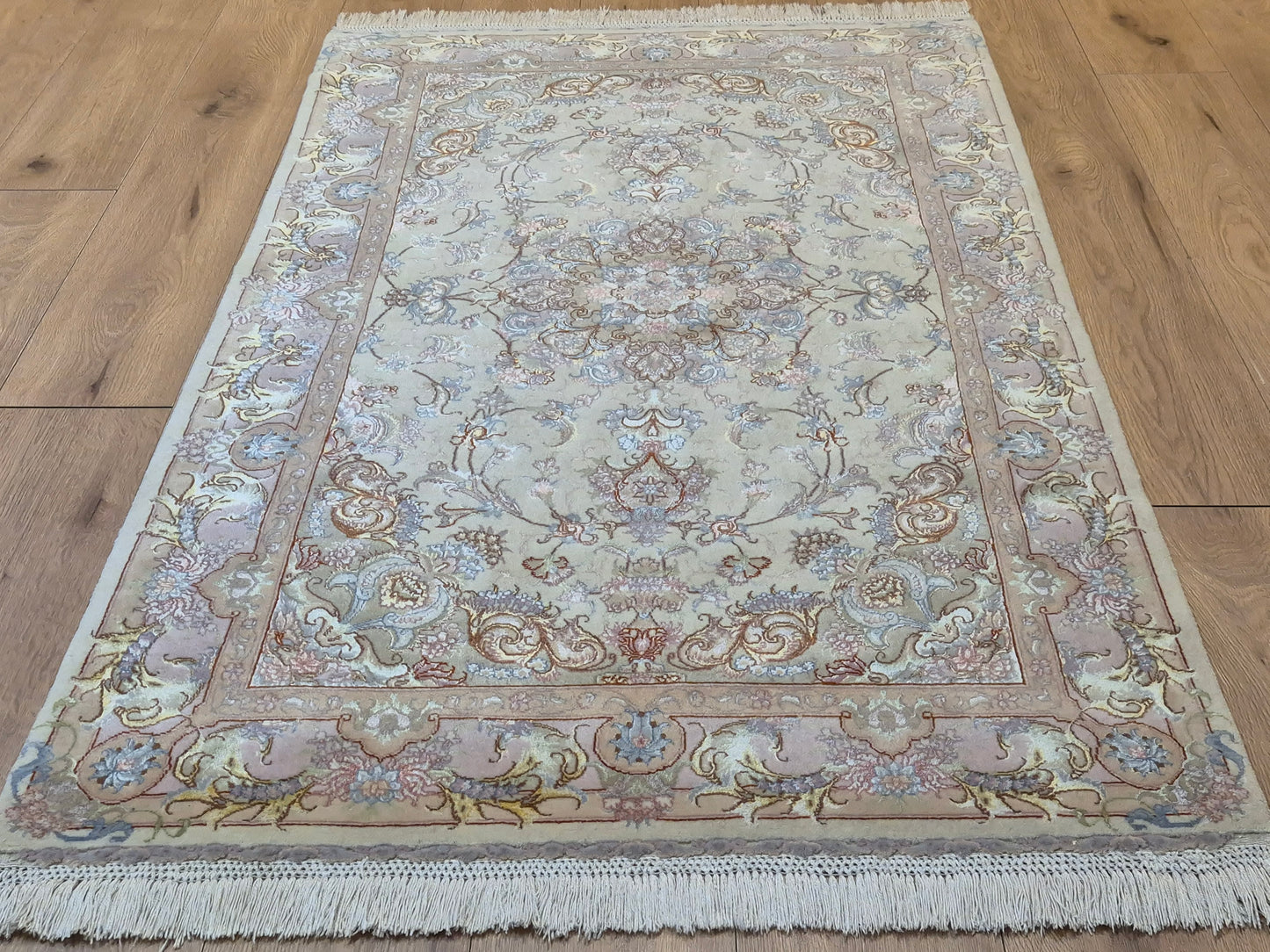 Täbriz Teppich Korkwolle Seide auf Seide feine Pastellfarben