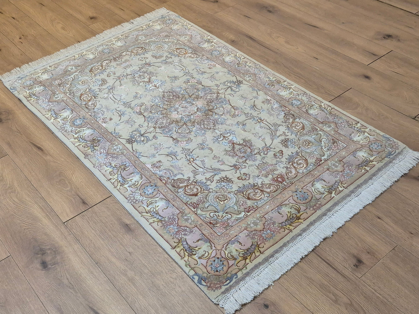 Täbriz Teppich Korkwolle Seide auf Seide feine Pastellfarben