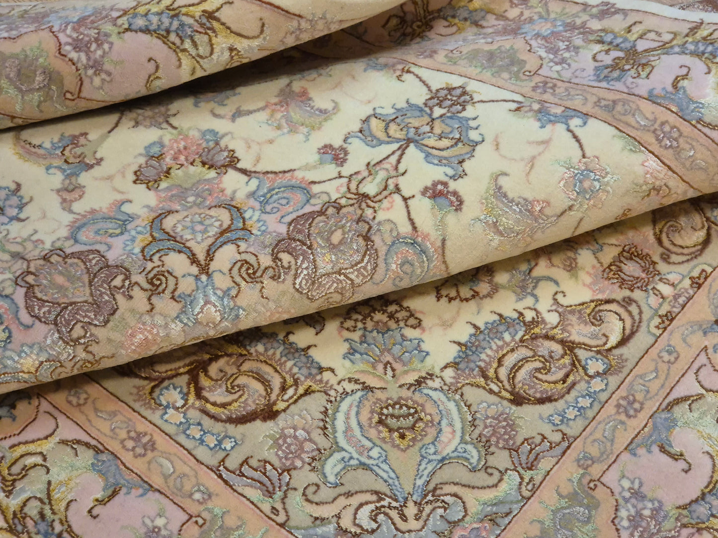 Täbriz Teppich Korkwolle Seide auf Seide feine Pastellfarben