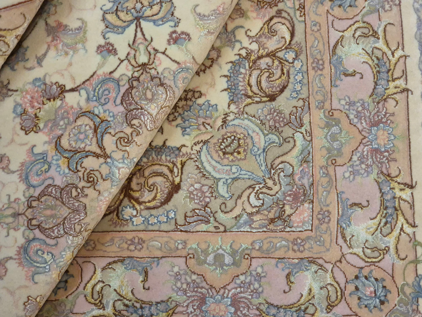 Täbriz Teppich Korkwolle Seide auf Seide feine Pastellfarben