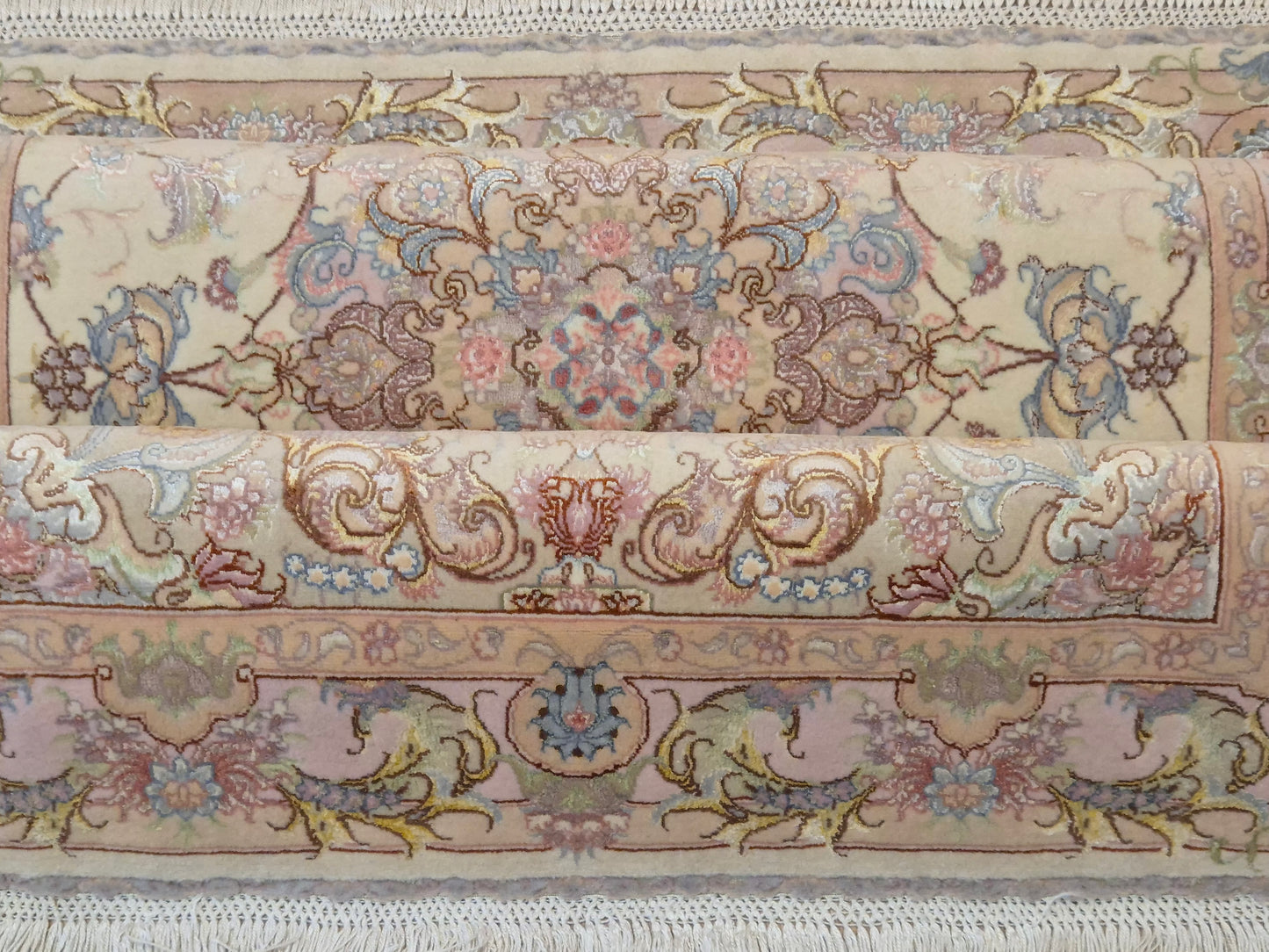 Täbriz Teppich Korkwolle Seide auf Seide feine Pastellfarben