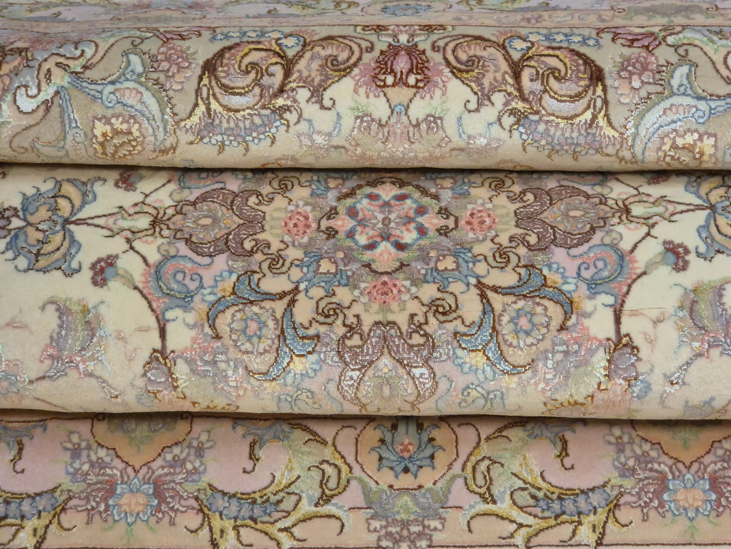 Täbriz Teppich Korkwolle Seide auf Seide feine Pastellfarben