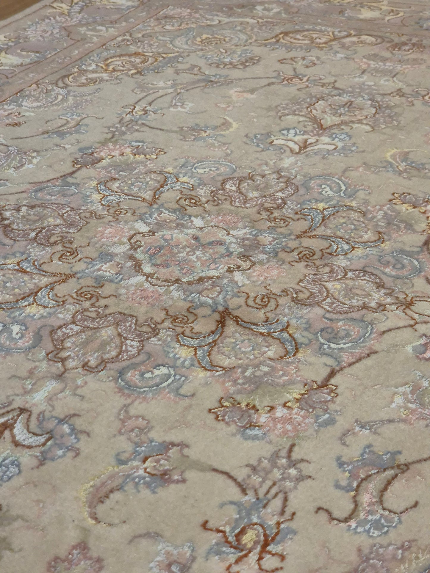 Täbriz Teppich Korkwolle Seide auf Seide feine Pastellfarben