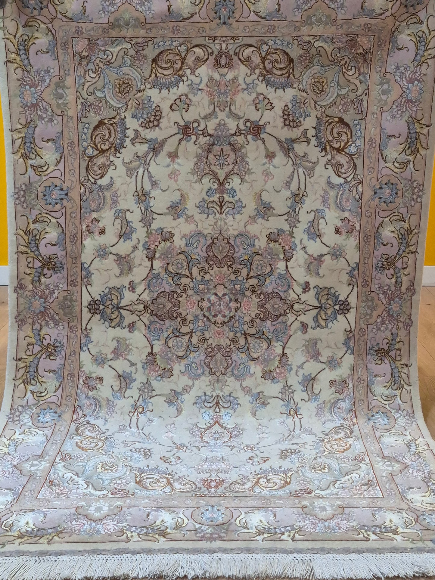 Täbriz Teppich Korkwolle Seide auf Seide feine Pastellfarben