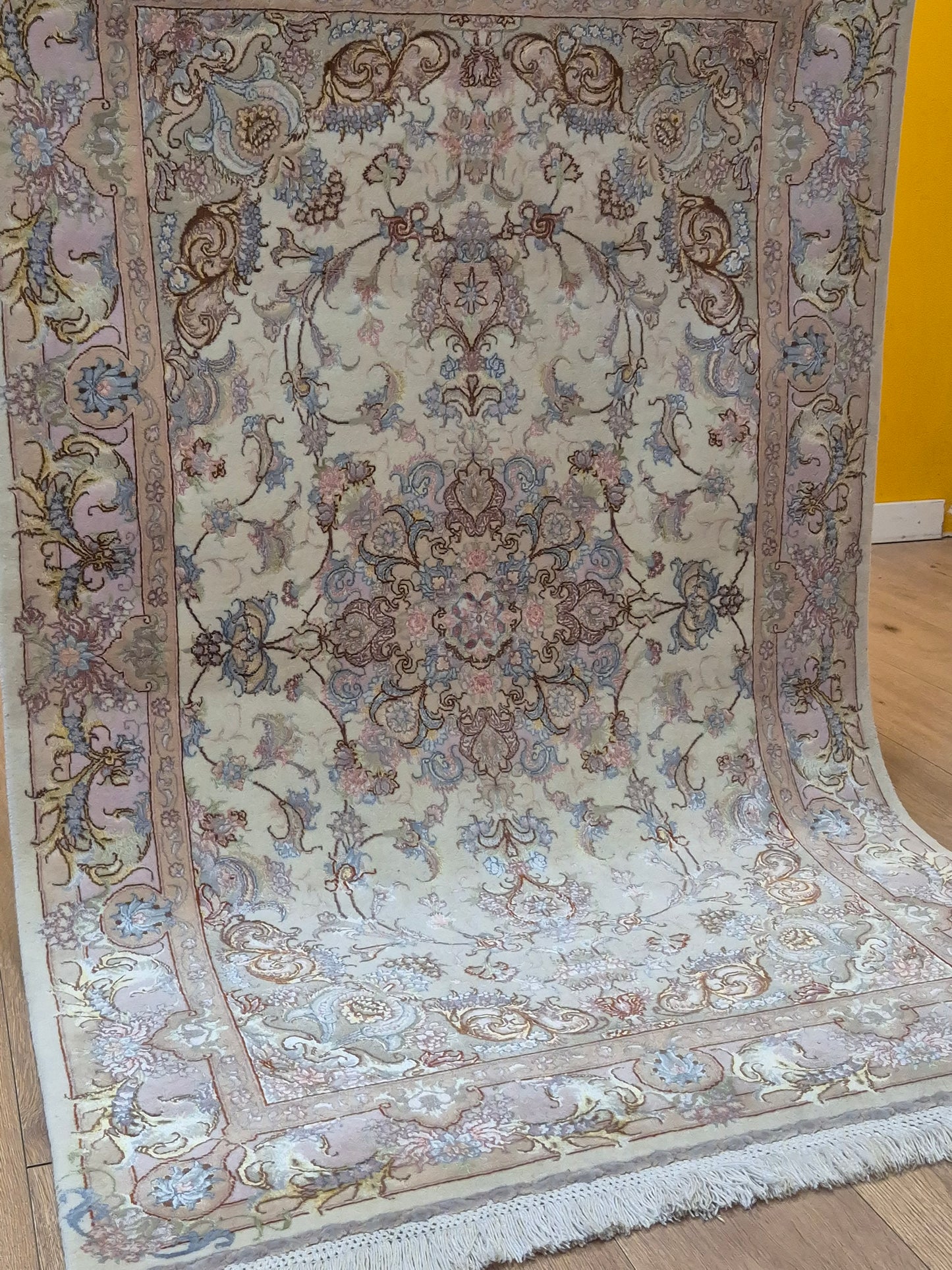 Täbriz Teppich Korkwolle Seide auf Seide feine Pastellfarben