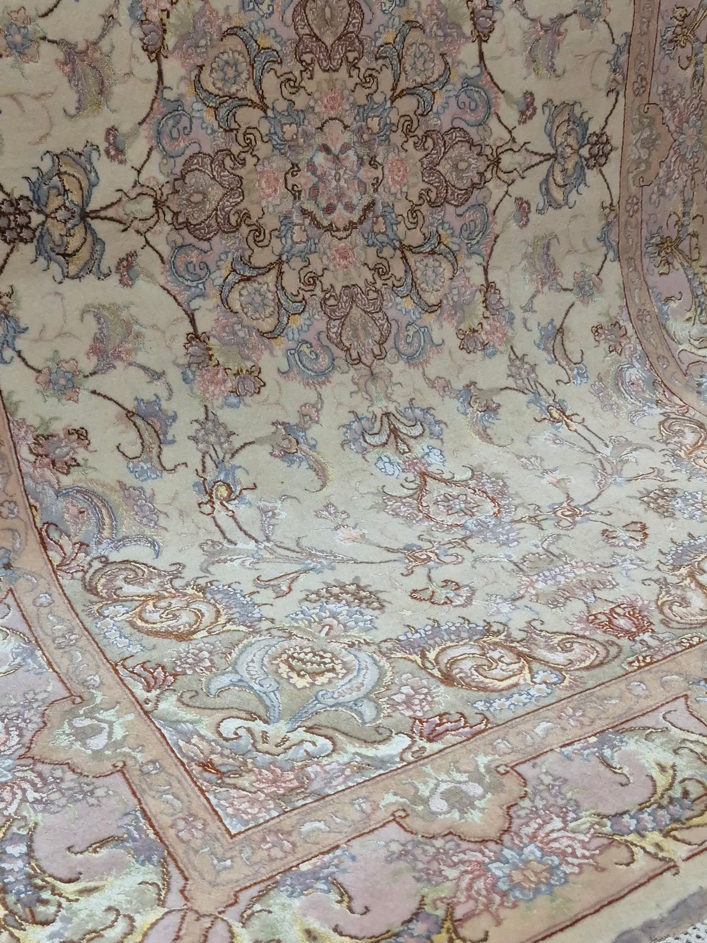 Täbriz Teppich Korkwolle Seide auf Seide feine Pastellfarben